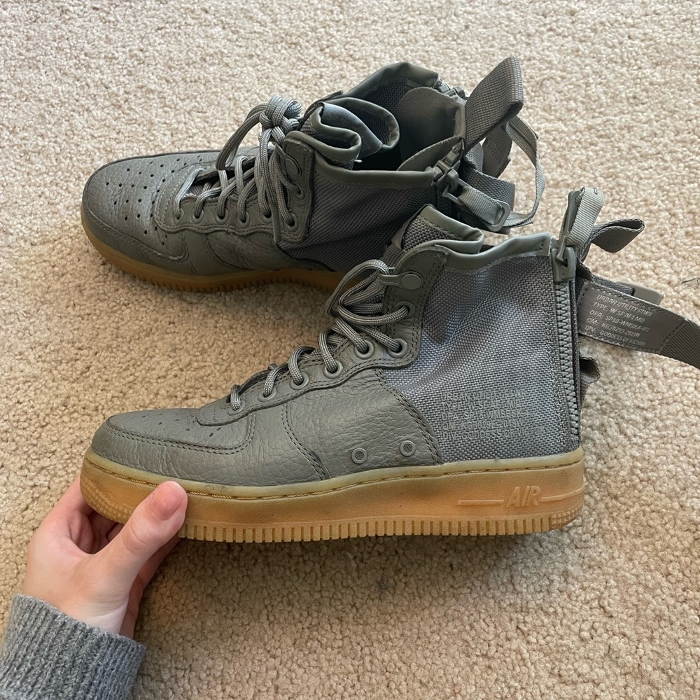 Women’s Nike Sneaker